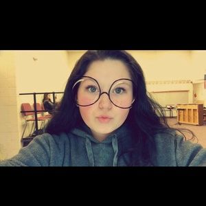 Meet your Posher, Amaya